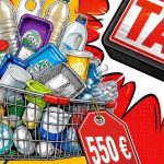 Comic-Illustration: Einkaufswagen voller Plastikverpackungen mit rotem Preisschild 550 Euro, daneben ein riesiger Steuerstempel